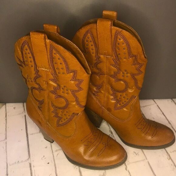 MIA Cowgirl brown boots  - Picture 1 of 7